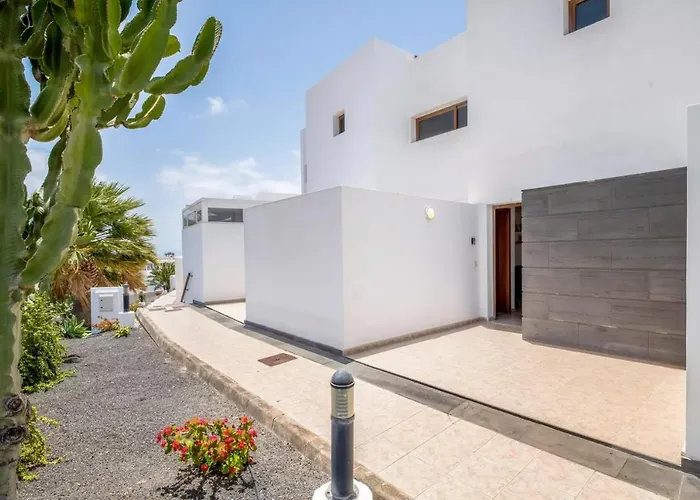 Daire Modern House In Puerto Del Carmen Tías