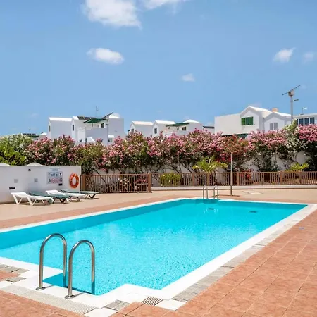 Modern Duplex In Puerto Del Carmen 아파트 *